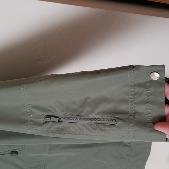 IZOD Windbreaker Quarter Zip Set - Picture 3 of 8